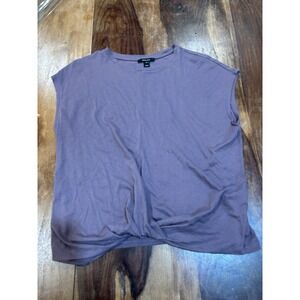 RW&Co lavendar size small womens top with twist detail at waist